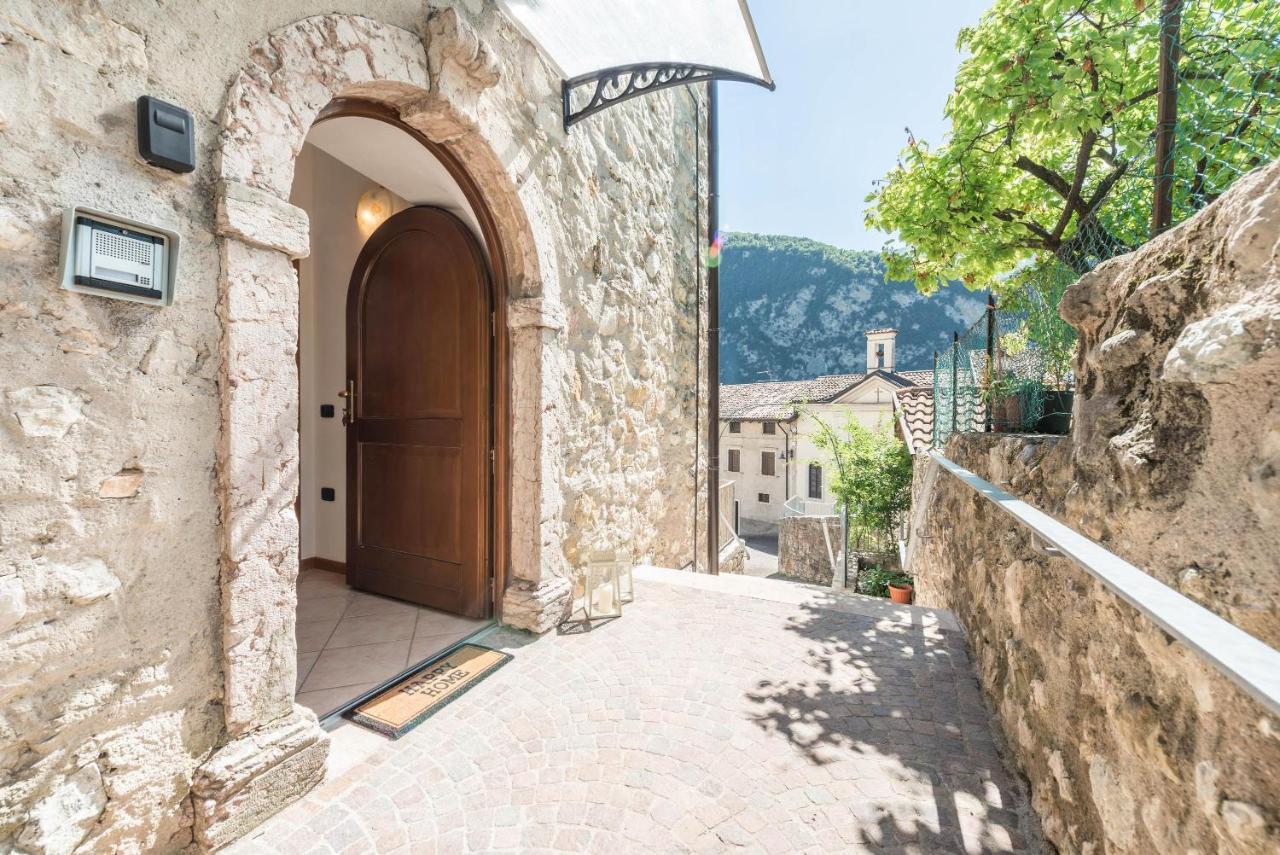 Appartamento Ania Vista Castello Tenno Extérieur photo